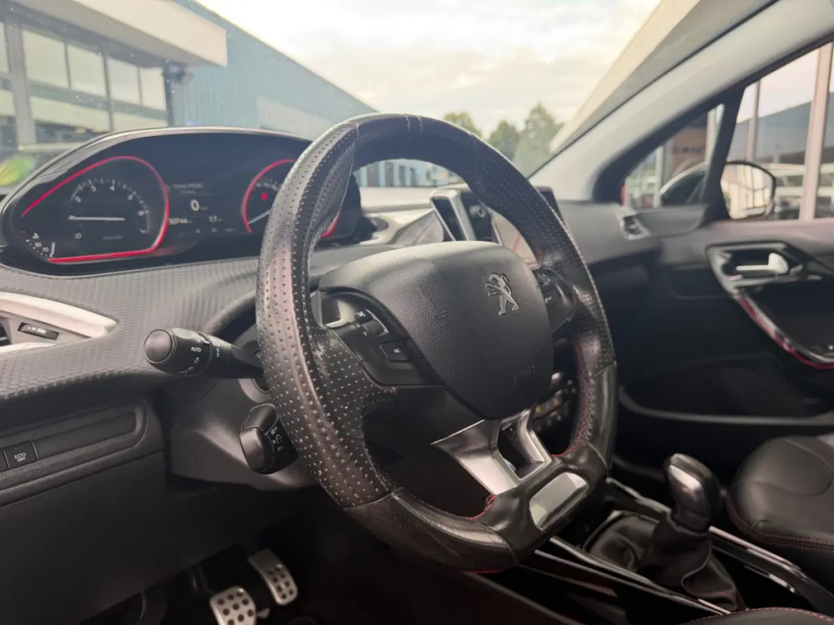 1.2 PURETECH GT-LINE NAVI PANO AIRCO/ECC PDC