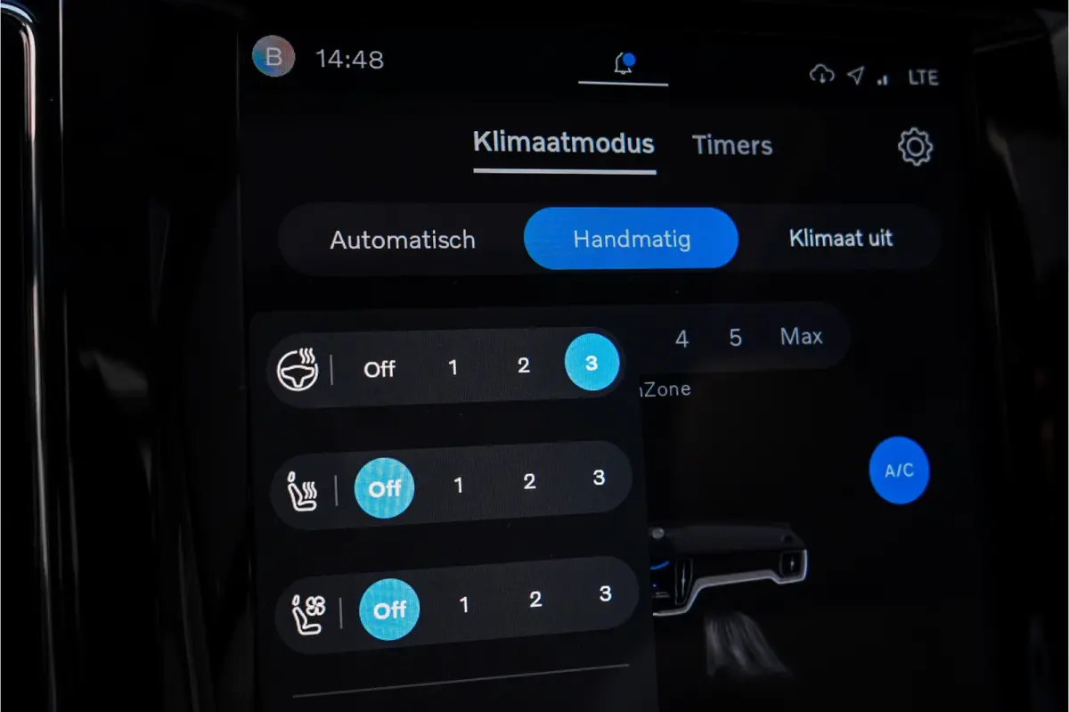 2.0 T8 Plug-in hybrid AWD Plus Bright Luchtvering Pano Elek Trekhaak 360°