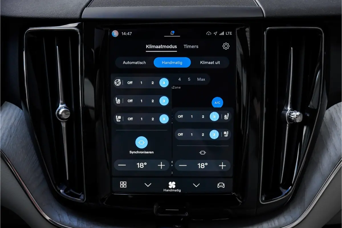 2.0 T8 Plug-in hybrid AWD Plus Bright Luchtvering Pano Elek Trekhaak 360°