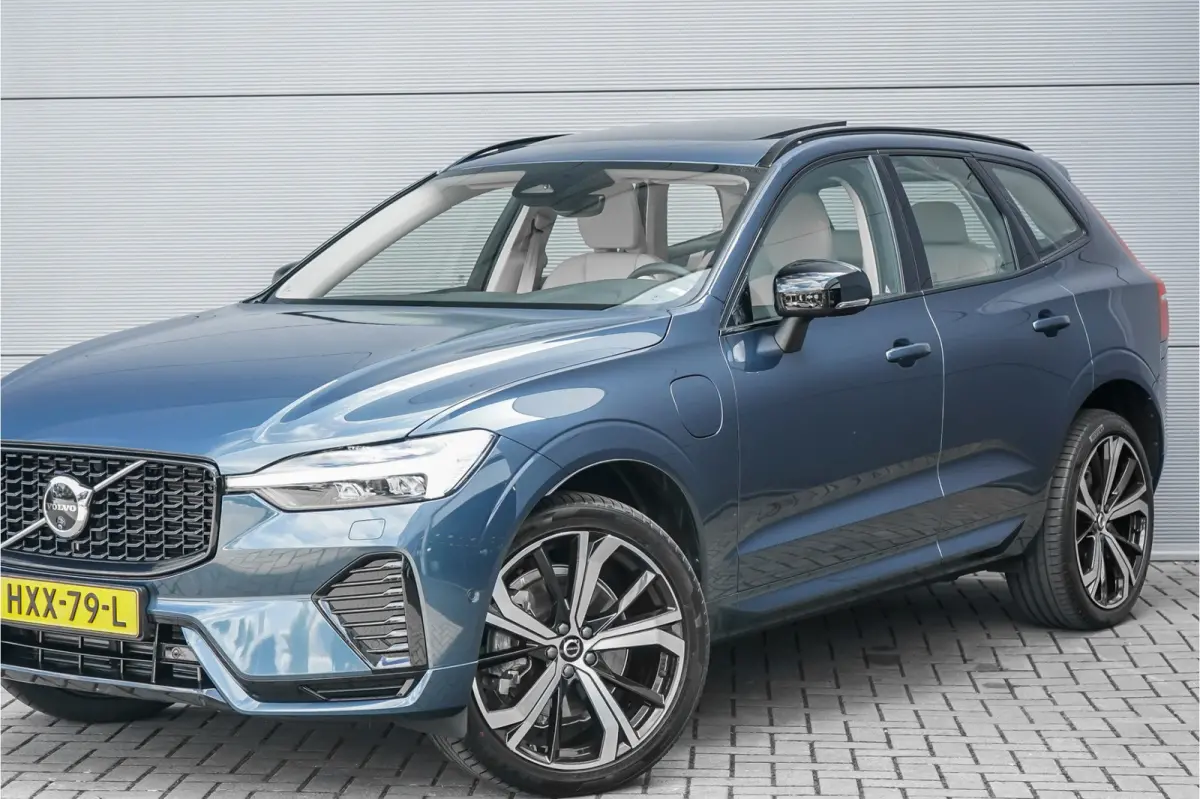 2.0 T8 Plug-in hybrid AWD Plus Bright Luchtvering Pano Elek Trekhaak 360°