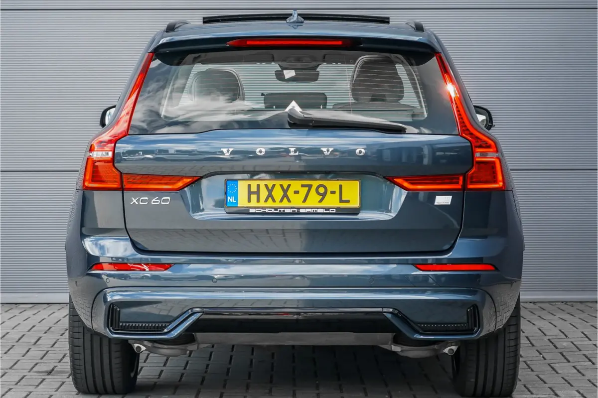 2.0 T8 Plug-in hybrid AWD Plus Bright Luchtvering Pano Elek Trekhaak 360°