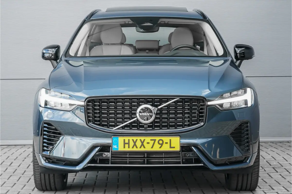 2.0 T8 Plug-in hybrid AWD Plus Bright Luchtvering Pano Elek Trekhaak 360°