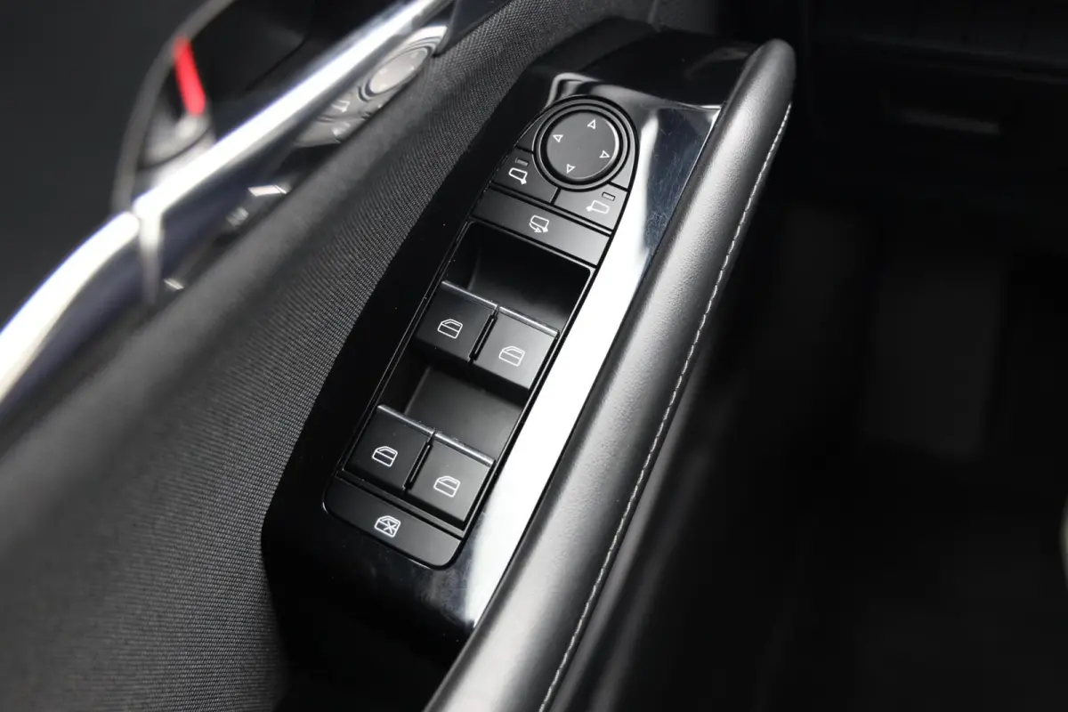 2.0 e-SkyActiv-G M Hybrid Comfort|Automaat|Stoel/stuurverwarming|Camera|Navi|