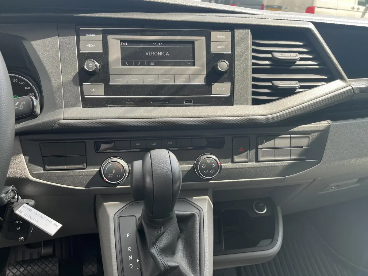 2.0 TDI L2H1 150PK | Automaat | Trekhaak | Dubbele Cabine | Parkeersensoren Achter | Airco |