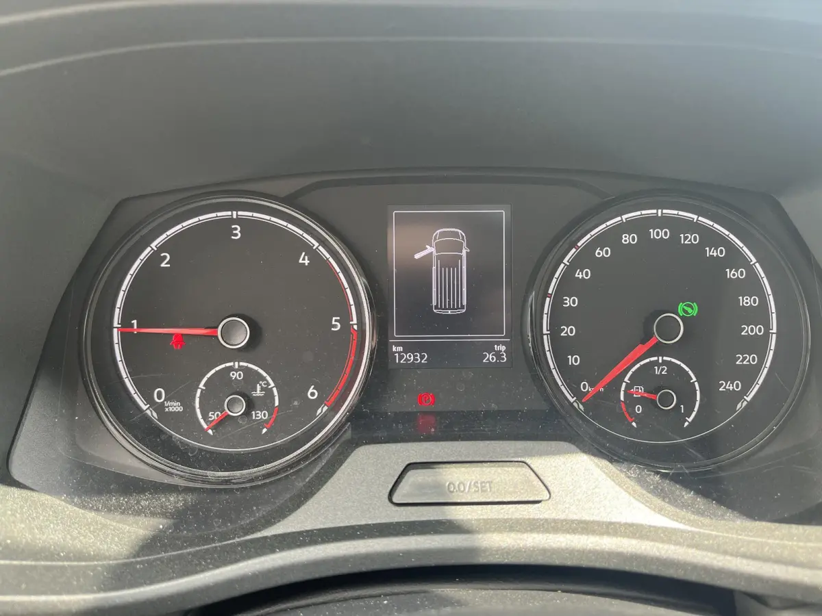 2.0 TDI L2H1 150PK | Automaat | Trekhaak | Dubbele Cabine | Parkeersensoren Achter | Airco |