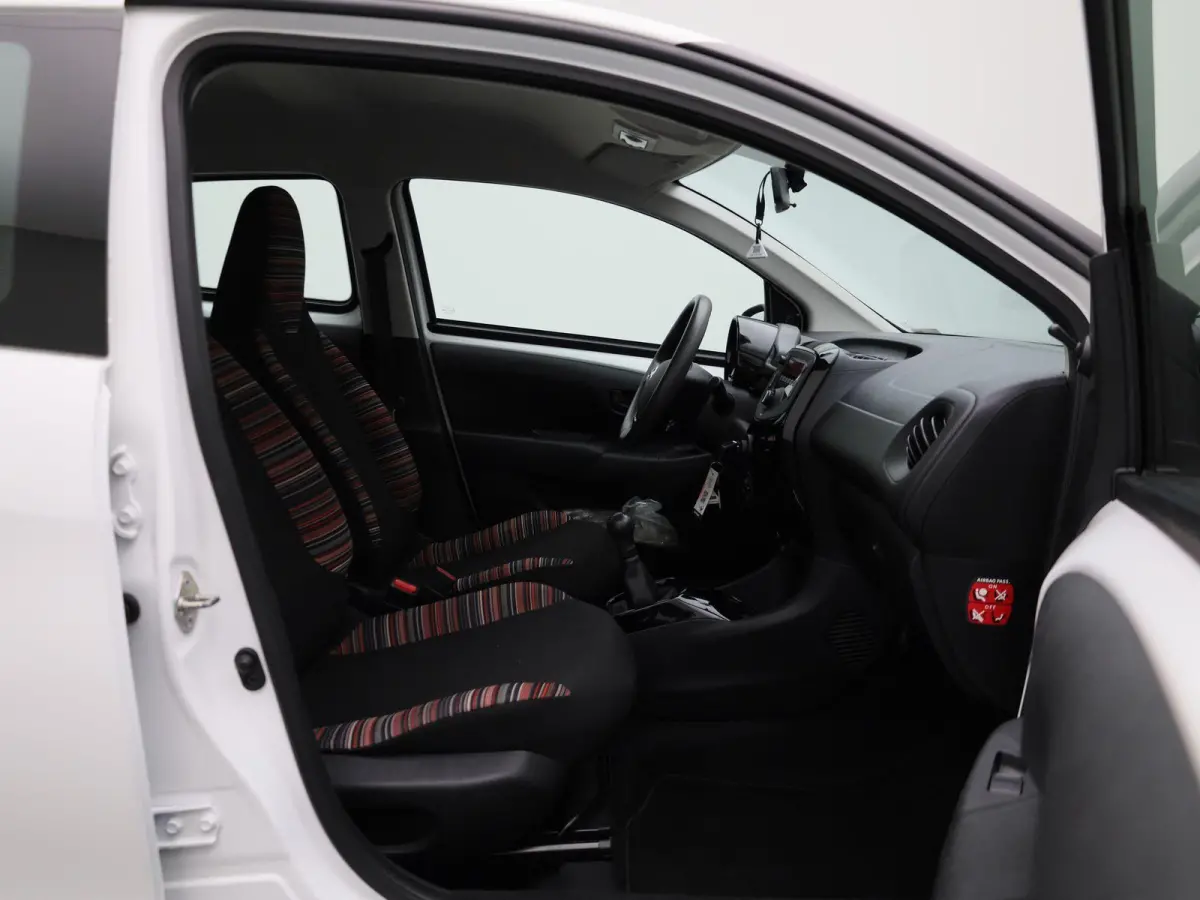 1.0 VTi Feel | AIRCO | BLUETOOTH | 5-DEURS | MULTIFUNCTIONEEL STUURWIEL |