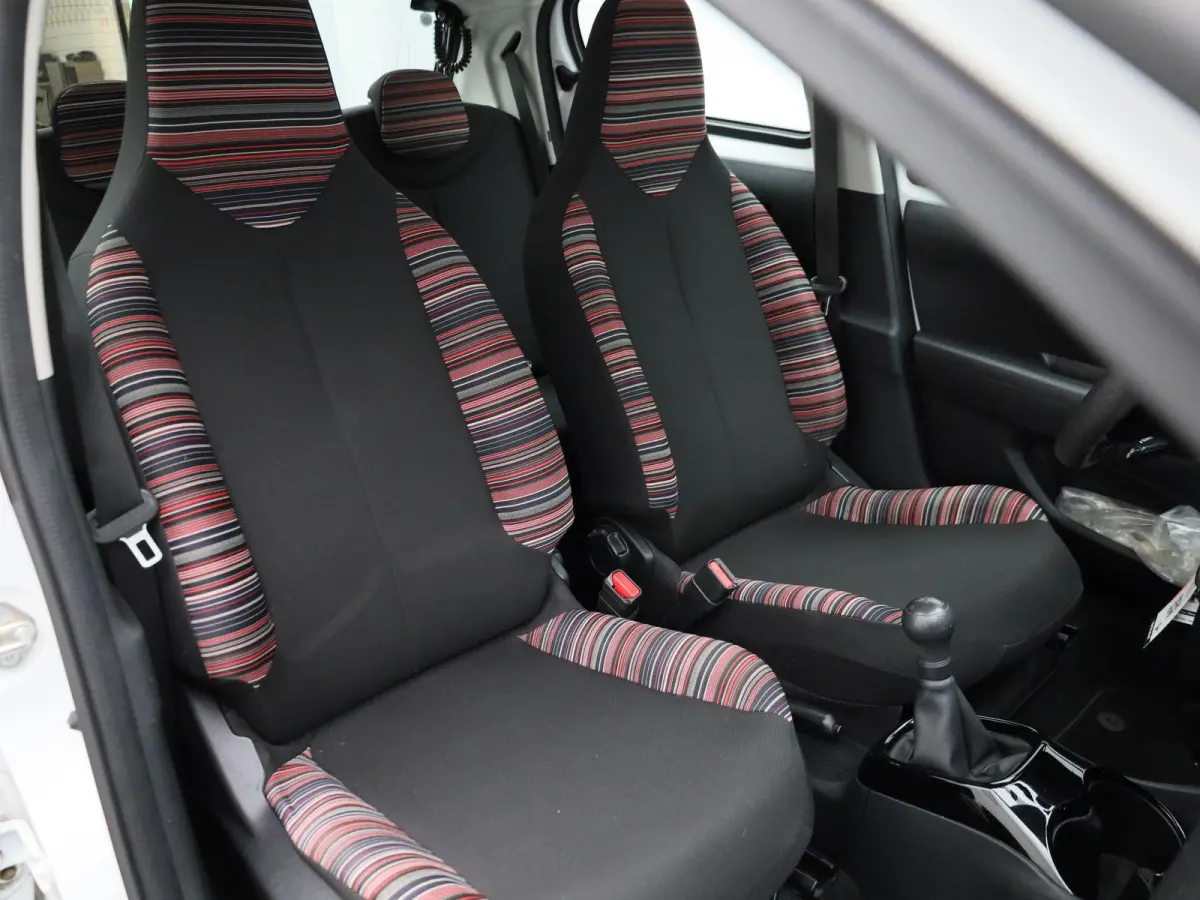 1.0 VTi Feel | AIRCO | BLUETOOTH | 5-DEURS | MULTIFUNCTIONEEL STUURWIEL |