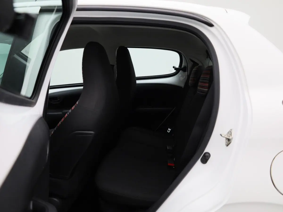 1.0 VTi Feel | AIRCO | BLUETOOTH | 5-DEURS | MULTIFUNCTIONEEL STUURWIEL |