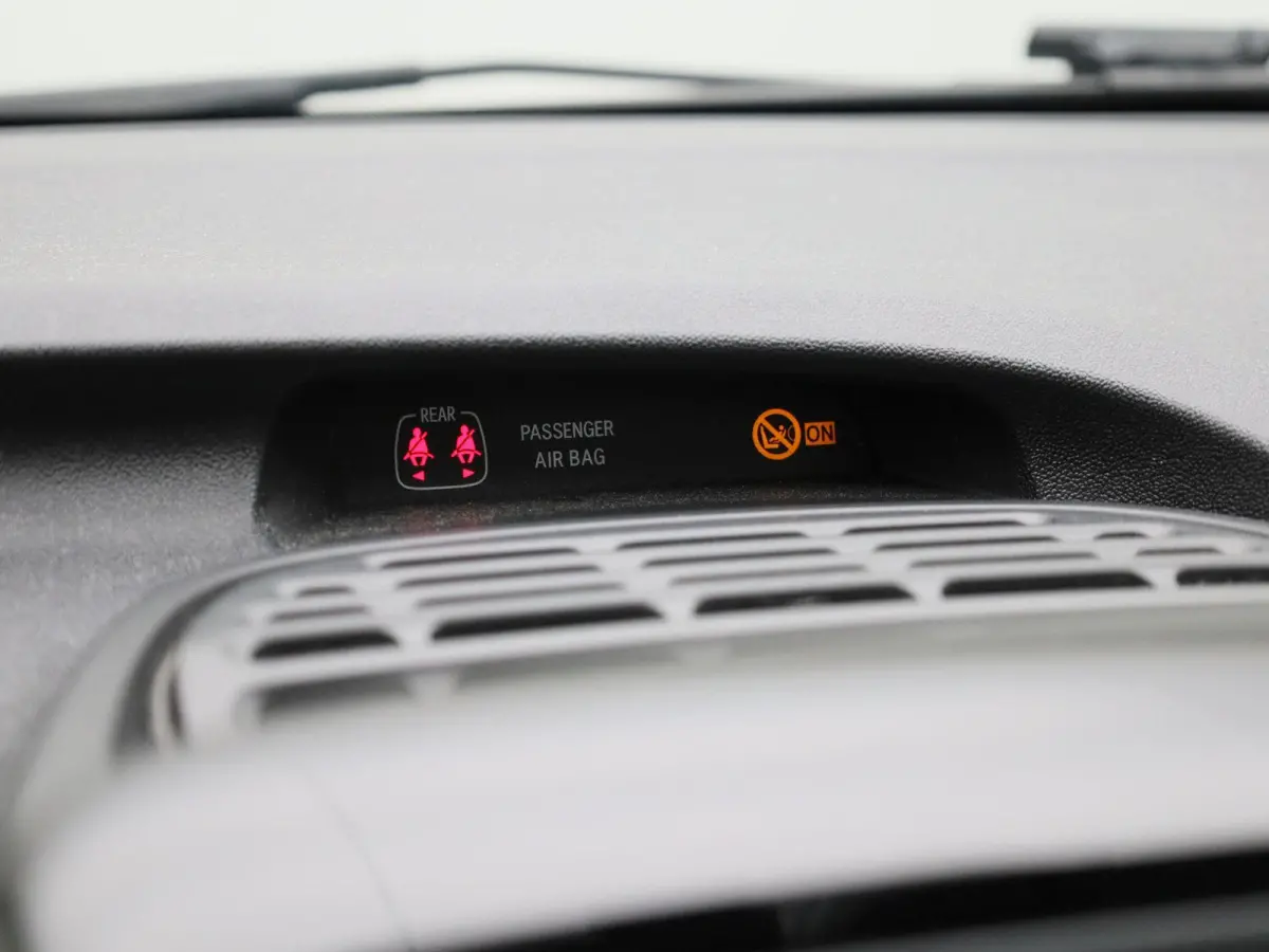 1.0 VTi Feel | AIRCO | BLUETOOTH | 5-DEURS | MULTIFUNCTIONEEL STUURWIEL |