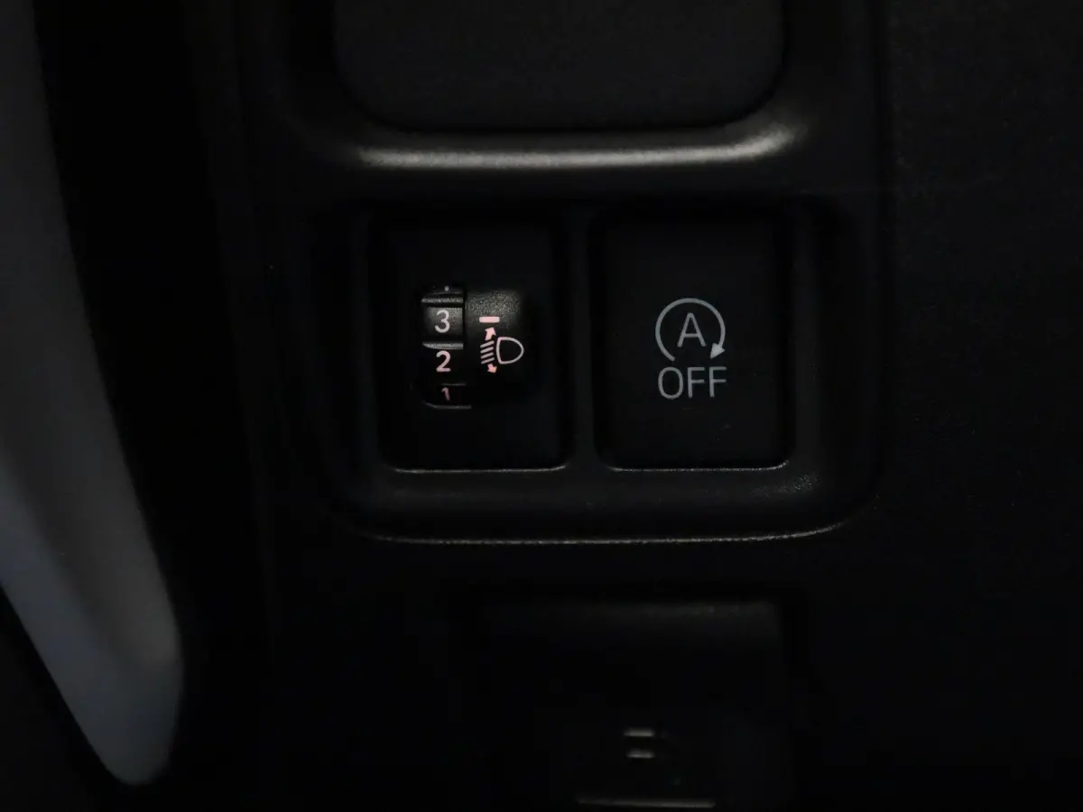 1.0 VTi Feel | AIRCO | BLUETOOTH | 5-DEURS | MULTIFUNCTIONEEL STUURWIEL |