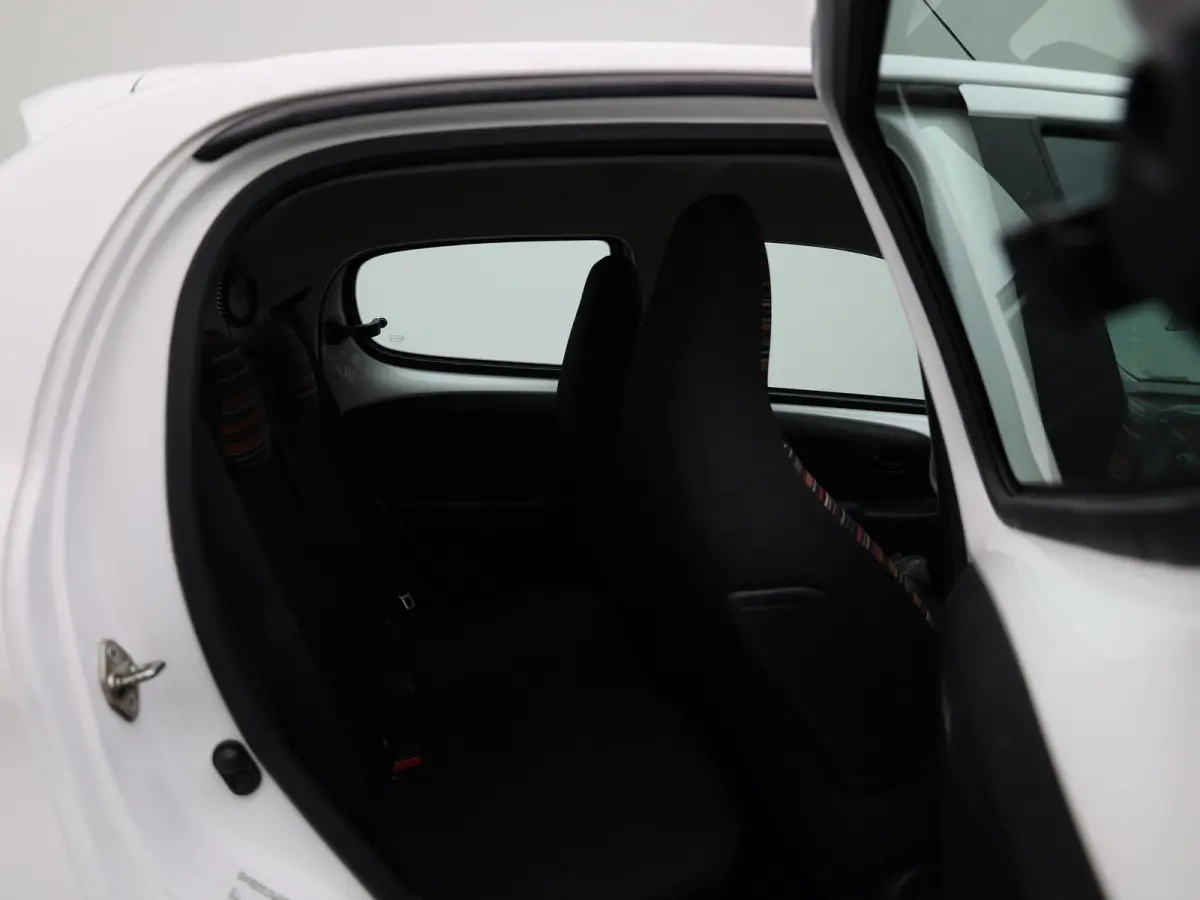1.0 VTi Feel | AIRCO | BLUETOOTH | 5-DEURS | MULTIFUNCTIONEEL STUURWIEL |