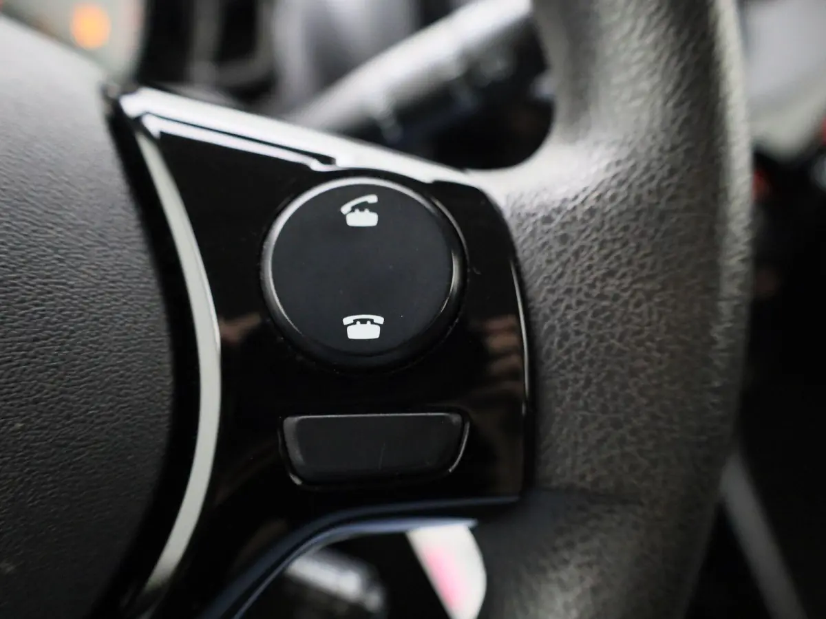 1.0 VTi Feel | AIRCO | BLUETOOTH | 5-DEURS | MULTIFUNCTIONEEL STUURWIEL |