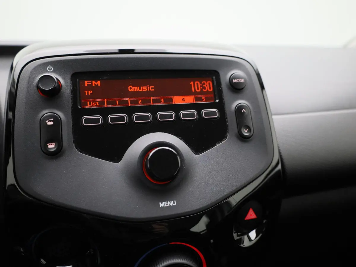 1.0 VTi Feel | AIRCO | BLUETOOTH | 5-DEURS | MULTIFUNCTIONEEL STUURWIEL |