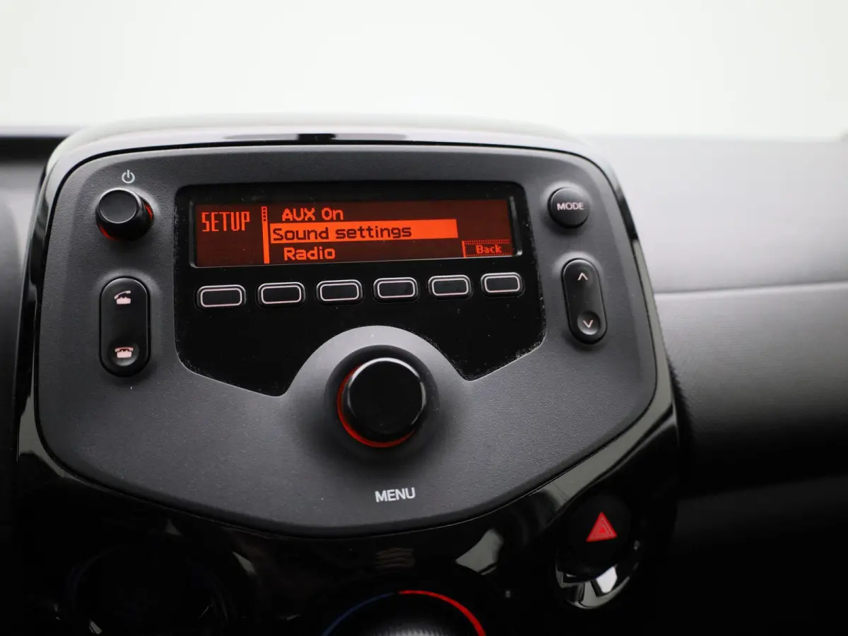 1.0 VTi Feel | AIRCO | BLUETOOTH | 5-DEURS | MULTIFUNCTIONEEL STUURWIEL |