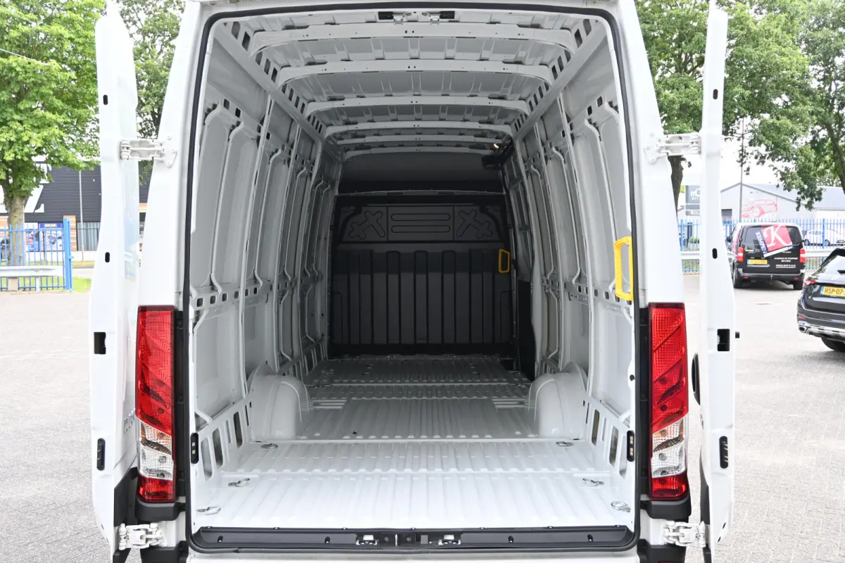 35S18 3.0 180 pk L4H2 Maxi Hi-Matic LED, ACC, Geveerde stoel, Camera, Navigatie