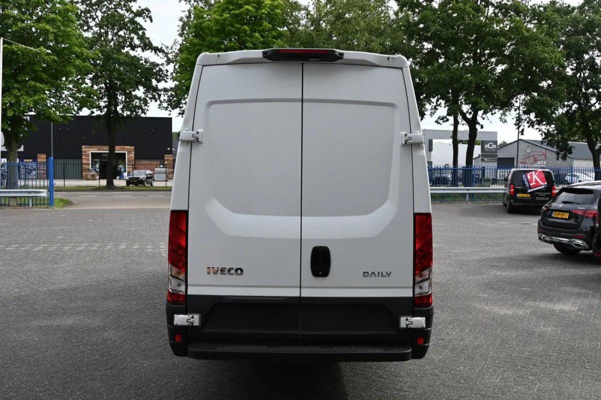 35S18 3.0 180 pk L4H2 Maxi Hi-Matic LED, ACC, Geveerde stoel, Camera, Navigatie
