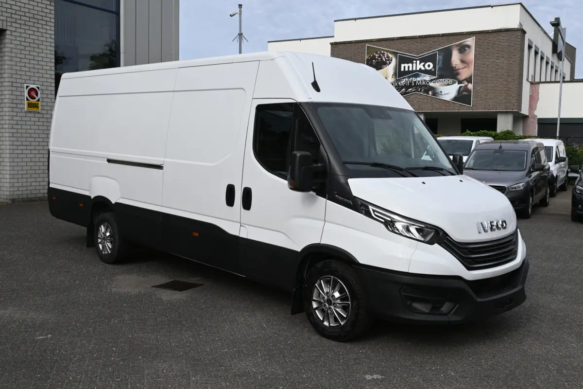 35S18 3.0 180 pk L4H2 Maxi Hi-Matic LED, ACC, Geveerde stoel, Camera, Navigatie