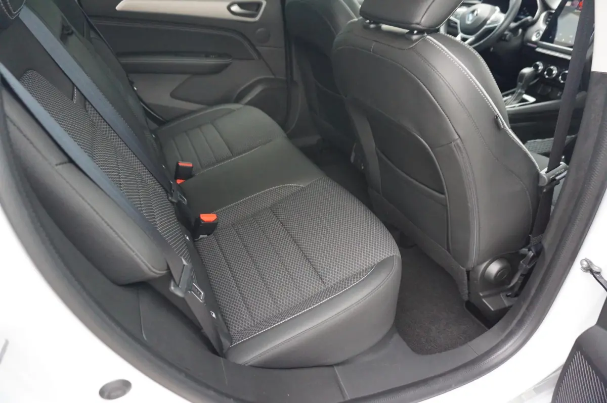1.6 E-Tech Hybrid 145 Intens