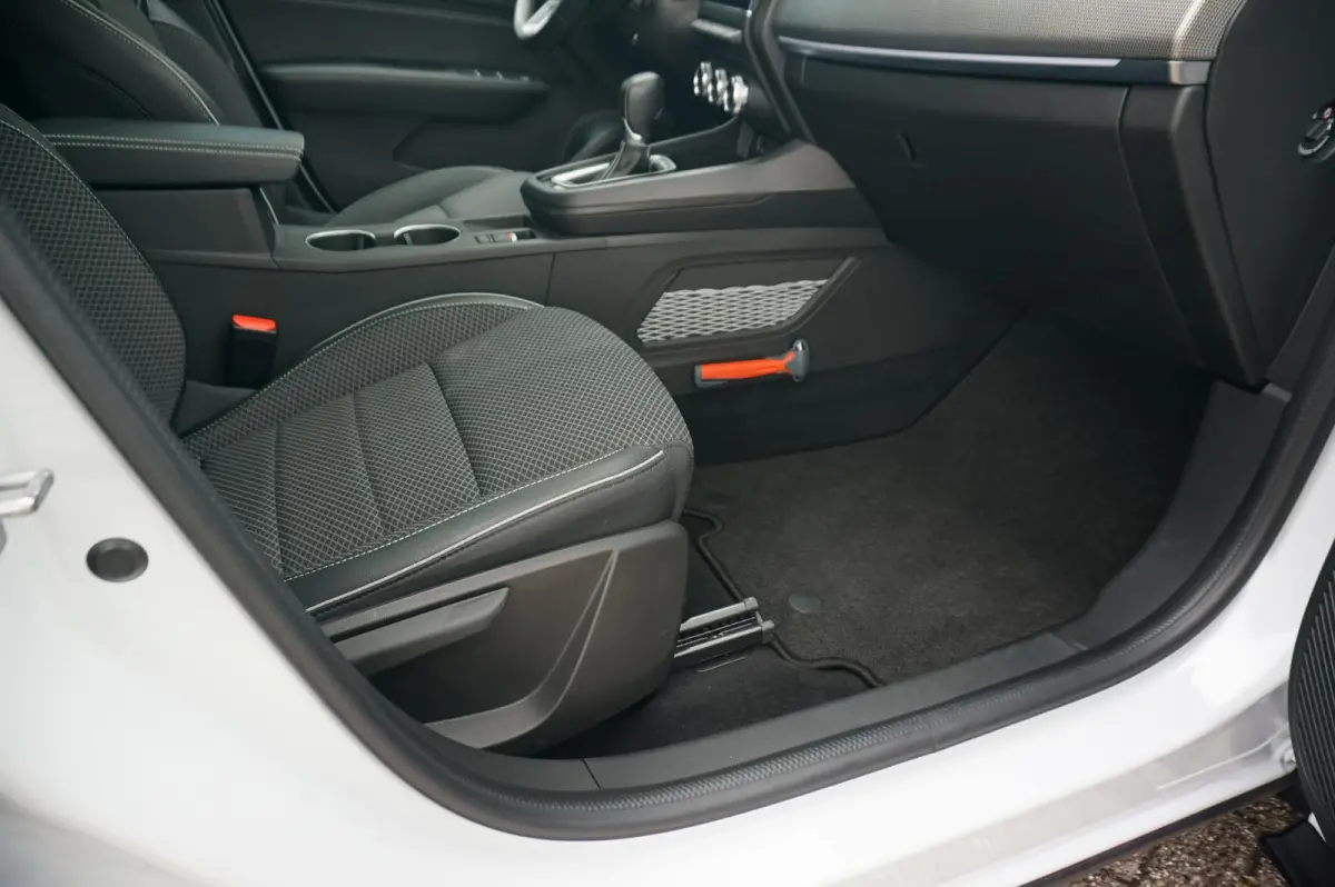 1.6 E-Tech Hybrid 145 Intens