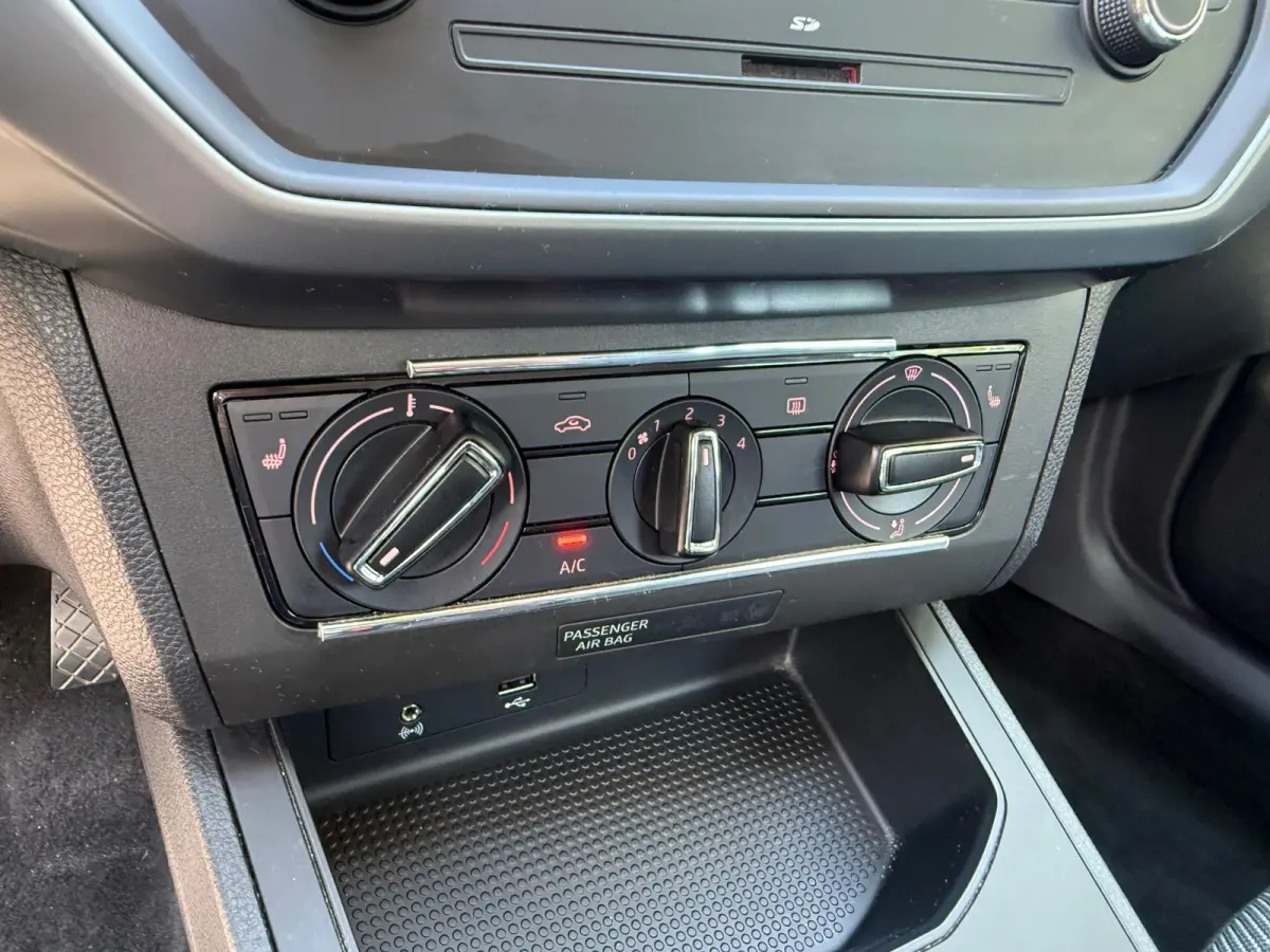 1.0 TSI FR LED I 95PK I CRUISE I BLUETOOTH I TREKHAAK I PDC
