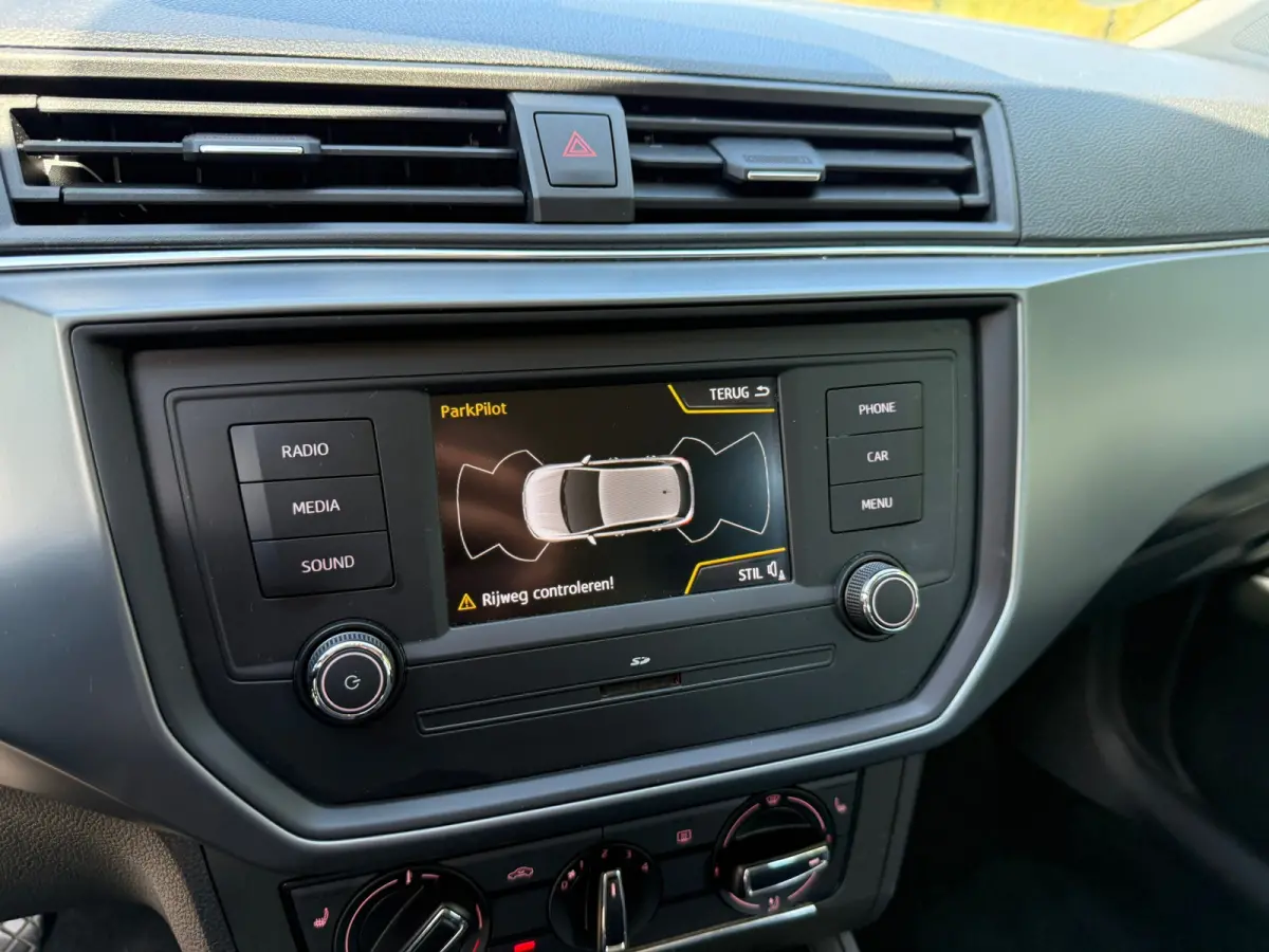 1.0 TSI FR LED I 95PK I CRUISE I BLUETOOTH I TREKHAAK I PDC