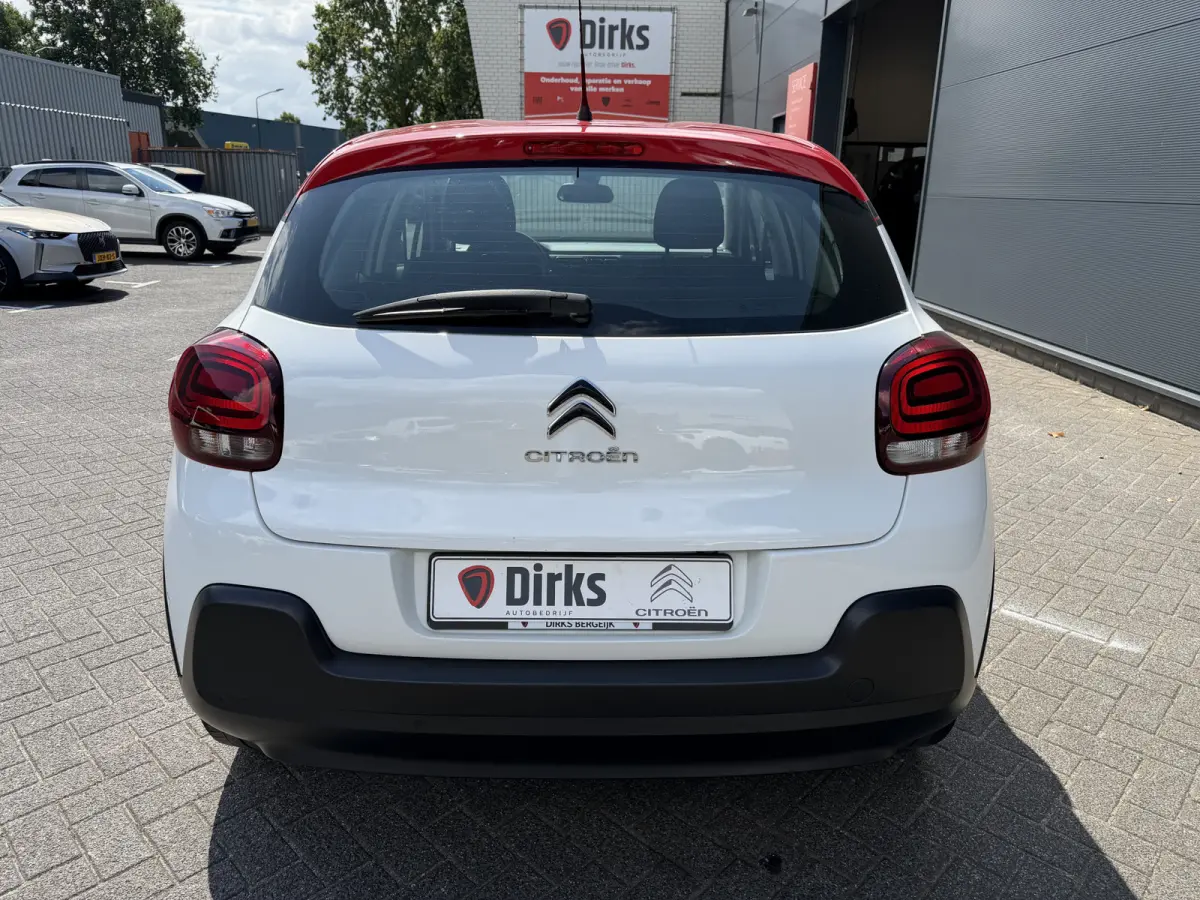 82pk Shine (Camera - Keyless Entry - Dodehoek detectie - Automatische Airco - Navigatie - Apple Carplay - DAB)