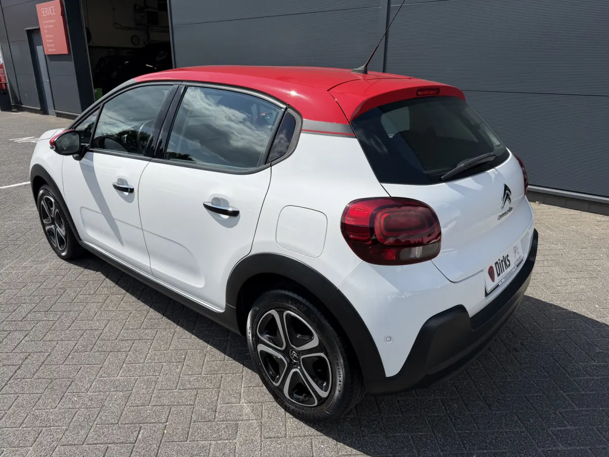 82pk Shine (Camera - Keyless Entry - Dodehoek detectie - Automatische Airco - Navigatie - Apple Carplay - DAB)