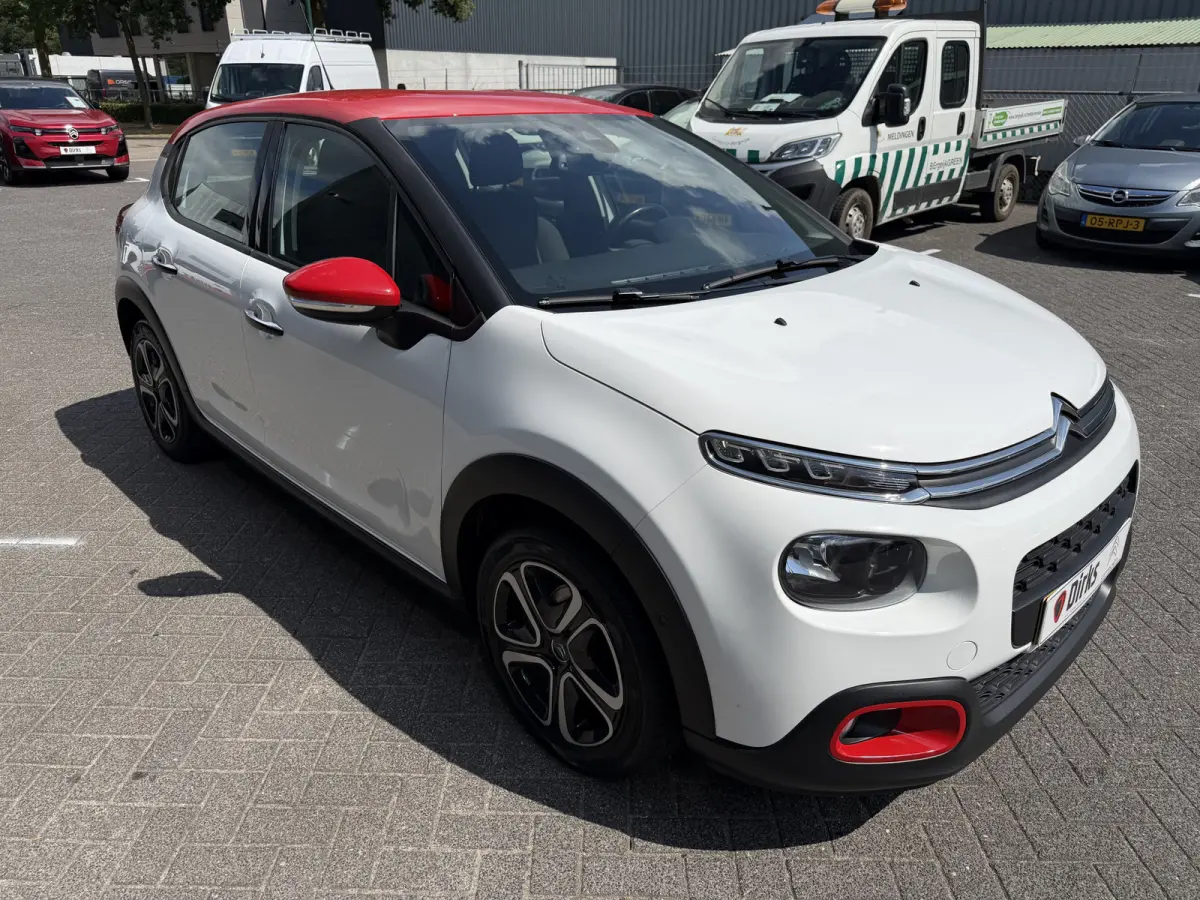 82pk Shine (Camera - Keyless Entry - Dodehoek detectie - Automatische Airco - Navigatie - Apple Carplay - DAB)