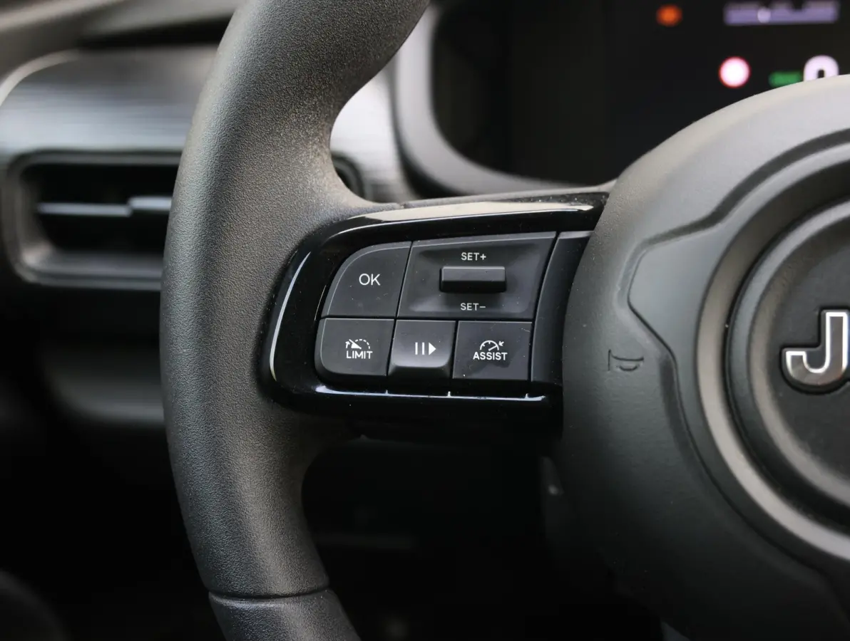 Longitude 54 kWh | Accu 97% | Apple Carplay/Android Auto | Cruise Control | Parkeersensoren achter | Airco | Bluetooth |
