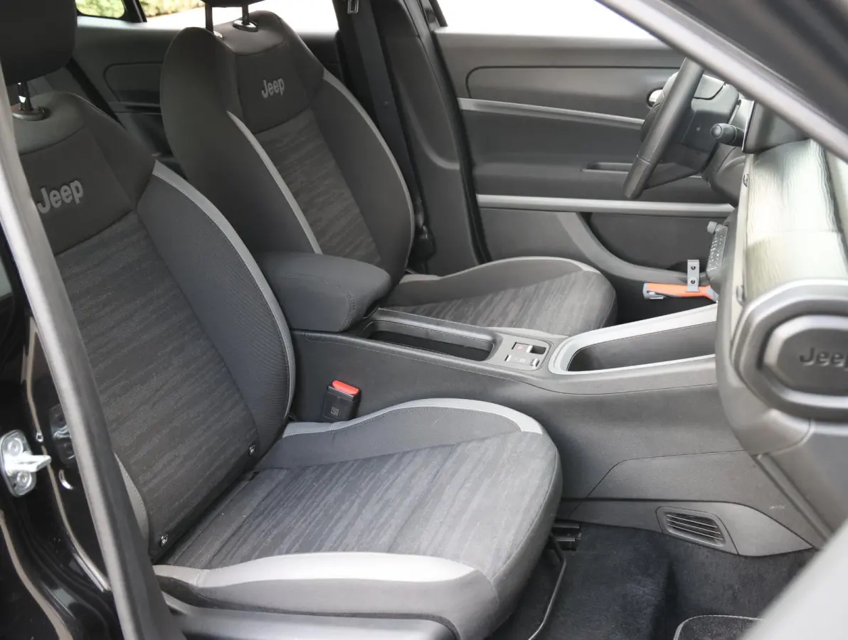 Longitude 54 kWh | Accu 97% | Apple Carplay/Android Auto | Cruise Control | Parkeersensoren achter | Airco | Bluetooth |