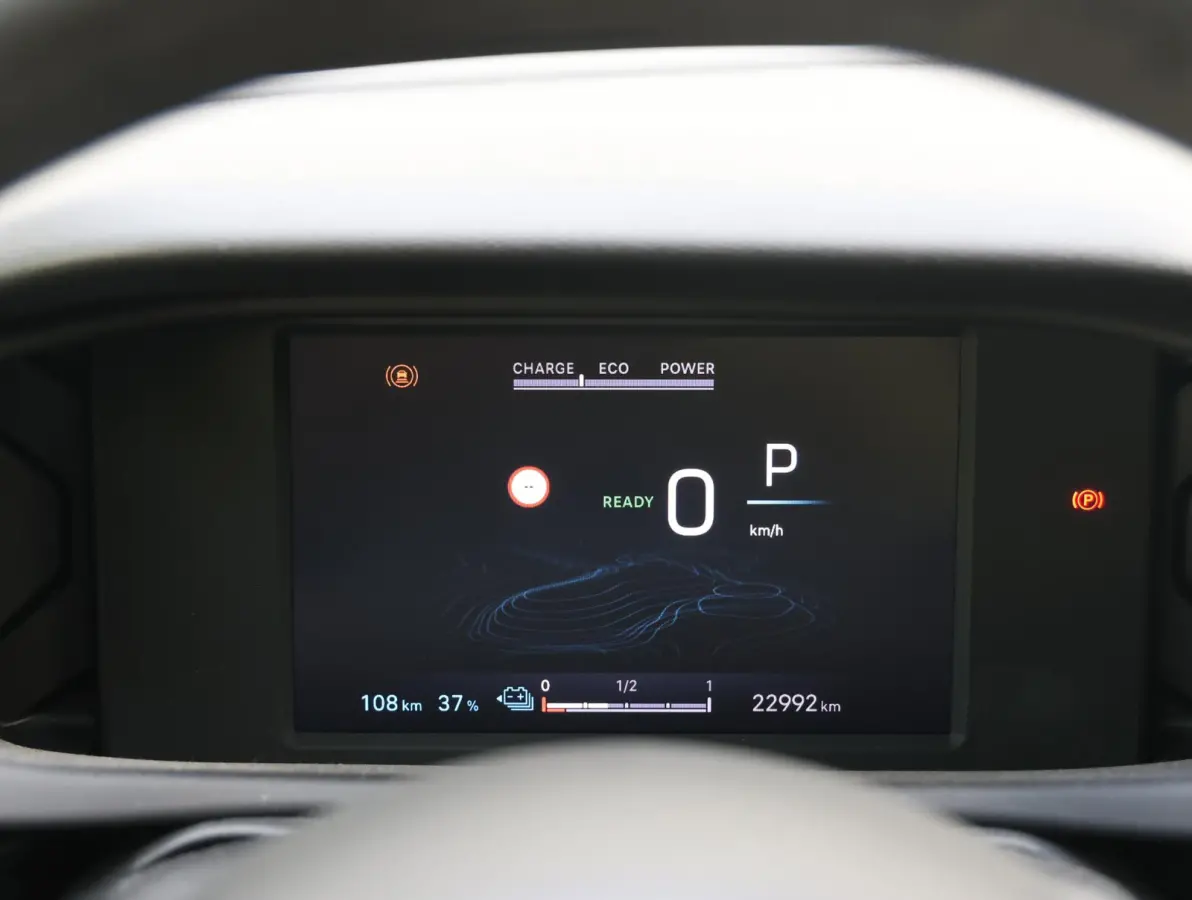 Longitude 54 kWh | Accu 97% | Apple Carplay/Android Auto | Cruise Control | Parkeersensoren achter | Airco | Bluetooth |
