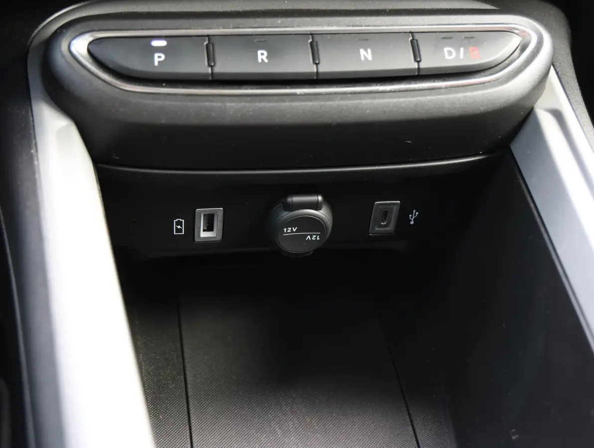Longitude 54 kWh | Accu 97% | Apple Carplay/Android Auto | Cruise Control | Parkeersensoren achter | Airco | Bluetooth |