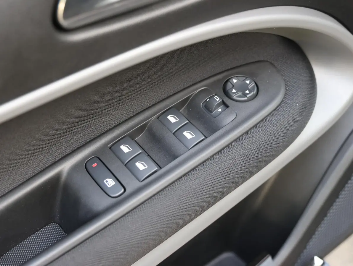 Longitude 54 kWh | Accu 97% | Apple Carplay/Android Auto | Cruise Control | Parkeersensoren achter | Airco | Bluetooth |