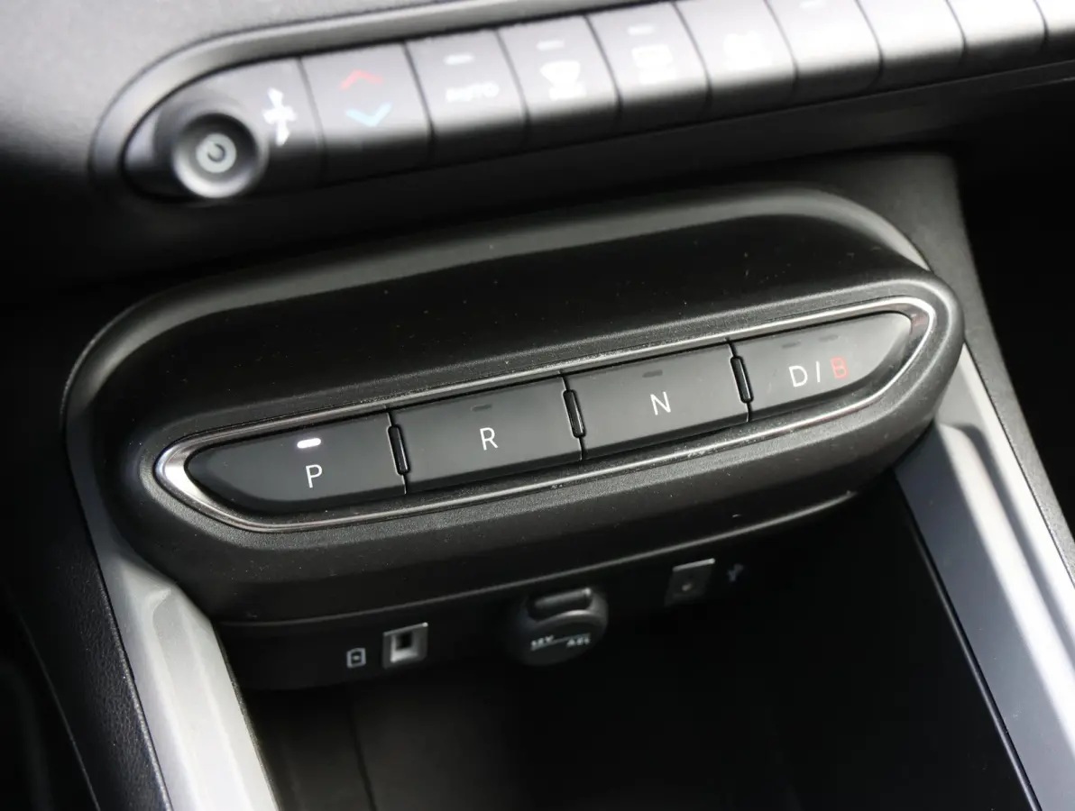 Longitude 54 kWh | Accu 97% | Apple Carplay/Android Auto | Cruise Control | Parkeersensoren achter | Airco | Bluetooth |