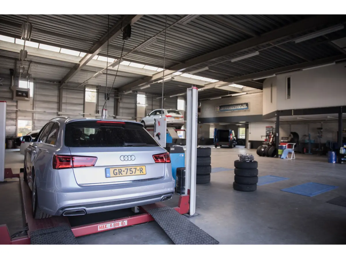 180 Premium*Perfect Onderh.*Elek. Trekhaak/Half Leder/Stoelverw./DAB/Navi/Apple Carplay-Android/Cruise-Control/Rijstrook/Parkeersens.V+A/16 inch LM*