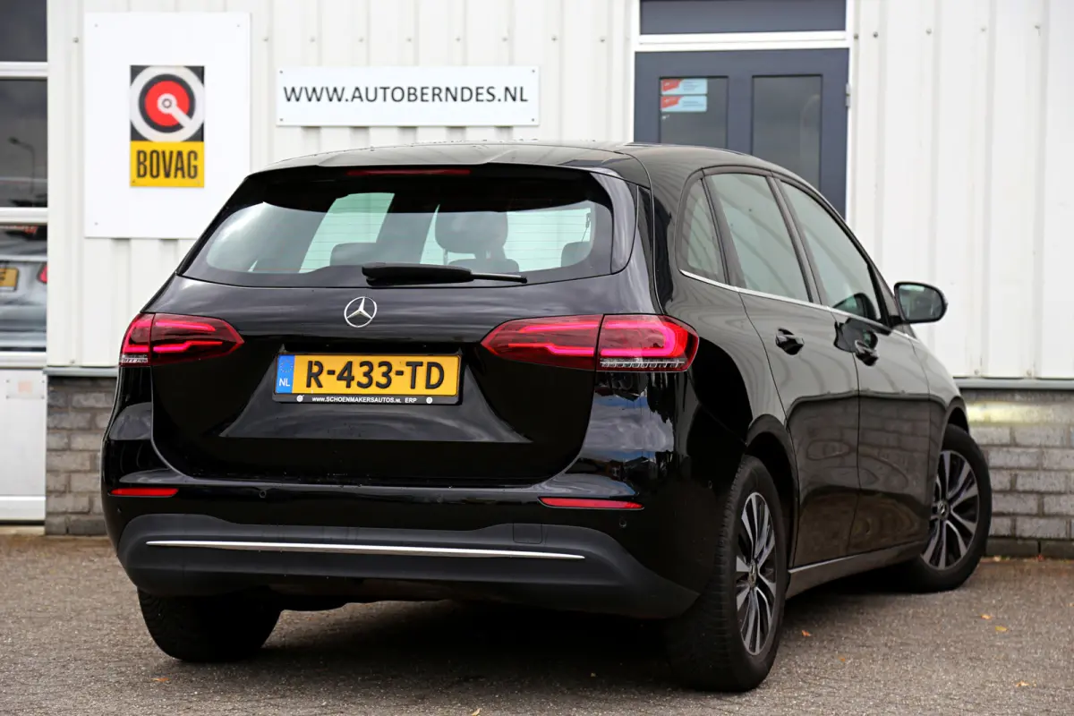 180 Premium*Perfect Onderh.*Elek. Trekhaak/Half Leder/Stoelverw./DAB/Navi/Apple Carplay-Android/Cruise-Control/Rijstrook/Parkeersens.V+A/16 inch LM*