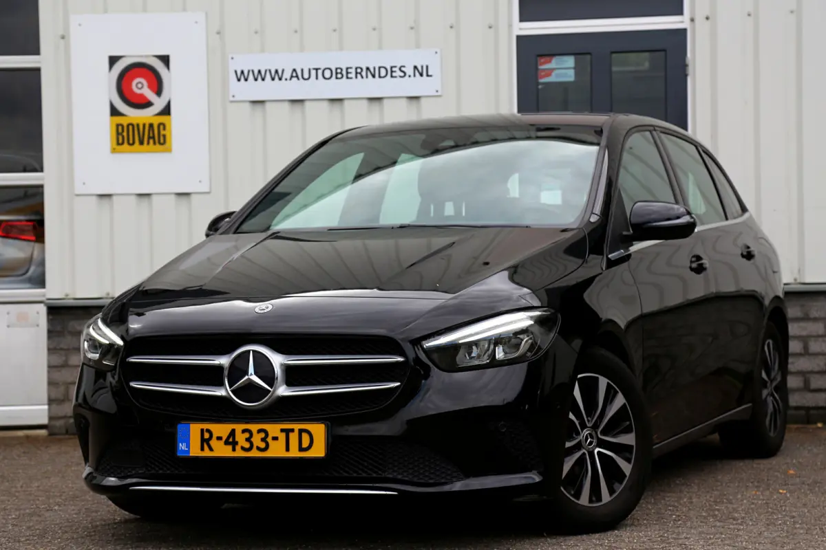 180 Premium*Perfect Onderh.*Elek. Trekhaak/Half Leder/Stoelverw./DAB/Navi/Apple Carplay-Android/Cruise-Control/Rijstrook/Parkeersens.V+A/16 inch LM*