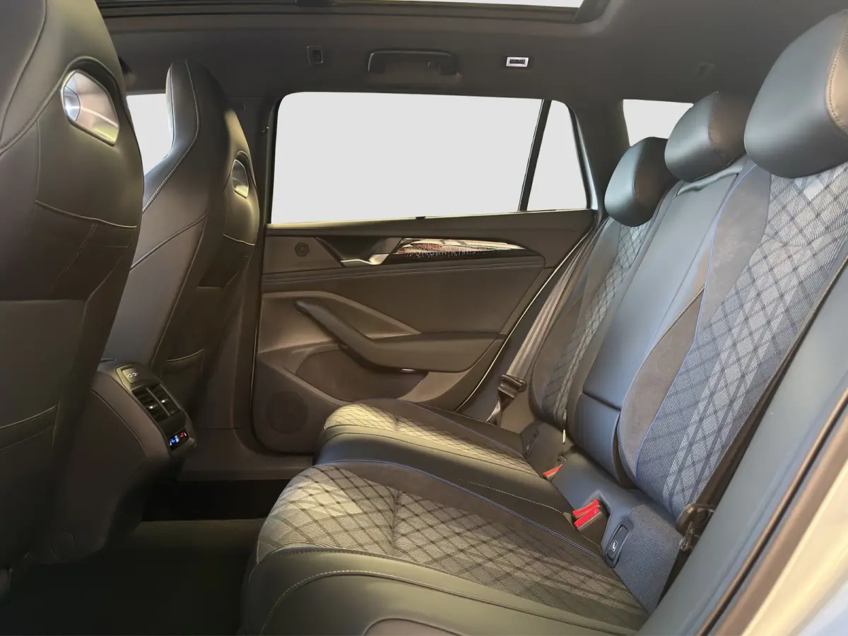 1.5 eHybrid R-Line Edition|Full Option! 5jr garantie!