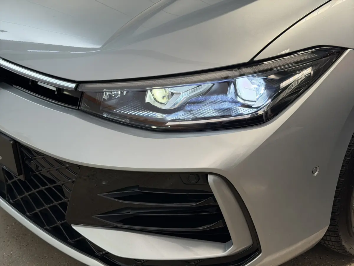 1.5 eHybrid R-Line Edition|Full Option! 5jr garantie!
