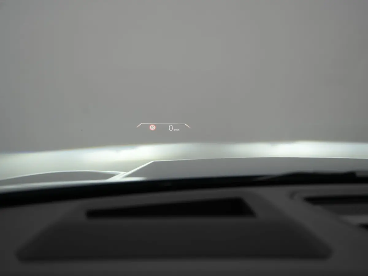 xDrive30e M Sport PHEV 326pk Dealer O.H. | Trekhaak Af Fabriek | Adaptive Cruise | Head Up | Harman / Kardon | 360 Camera | Alcantara Sportstoelen Memory & Verwarmd | Adaptief Onderstel | Sf