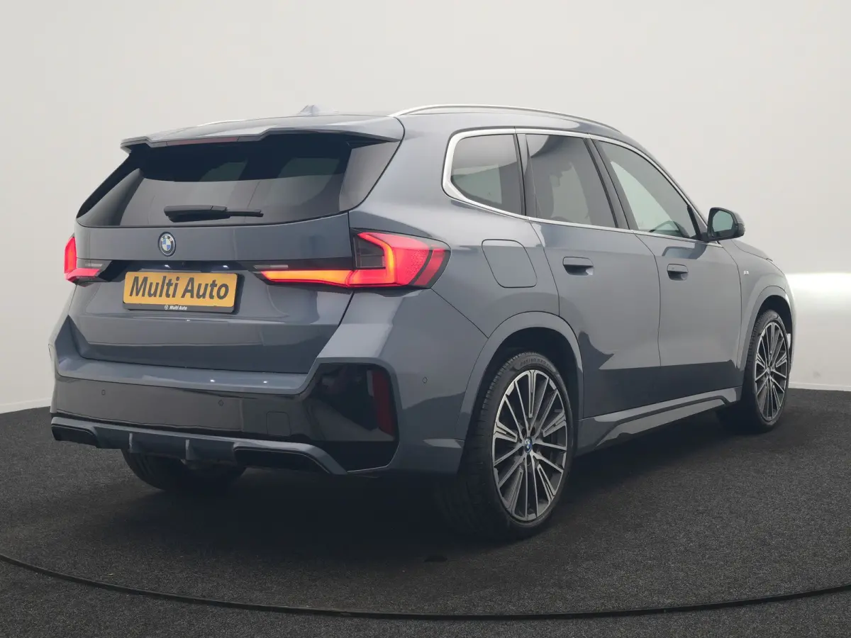 xDrive30e M Sport PHEV 326pk Dealer O.H. | Trekhaak Af Fabriek | Adaptive Cruise | Head Up | Harman / Kardon | 360 Camera | Alcantara Sportstoelen Memory & Verwarmd | Adaptief Onderstel | Sf