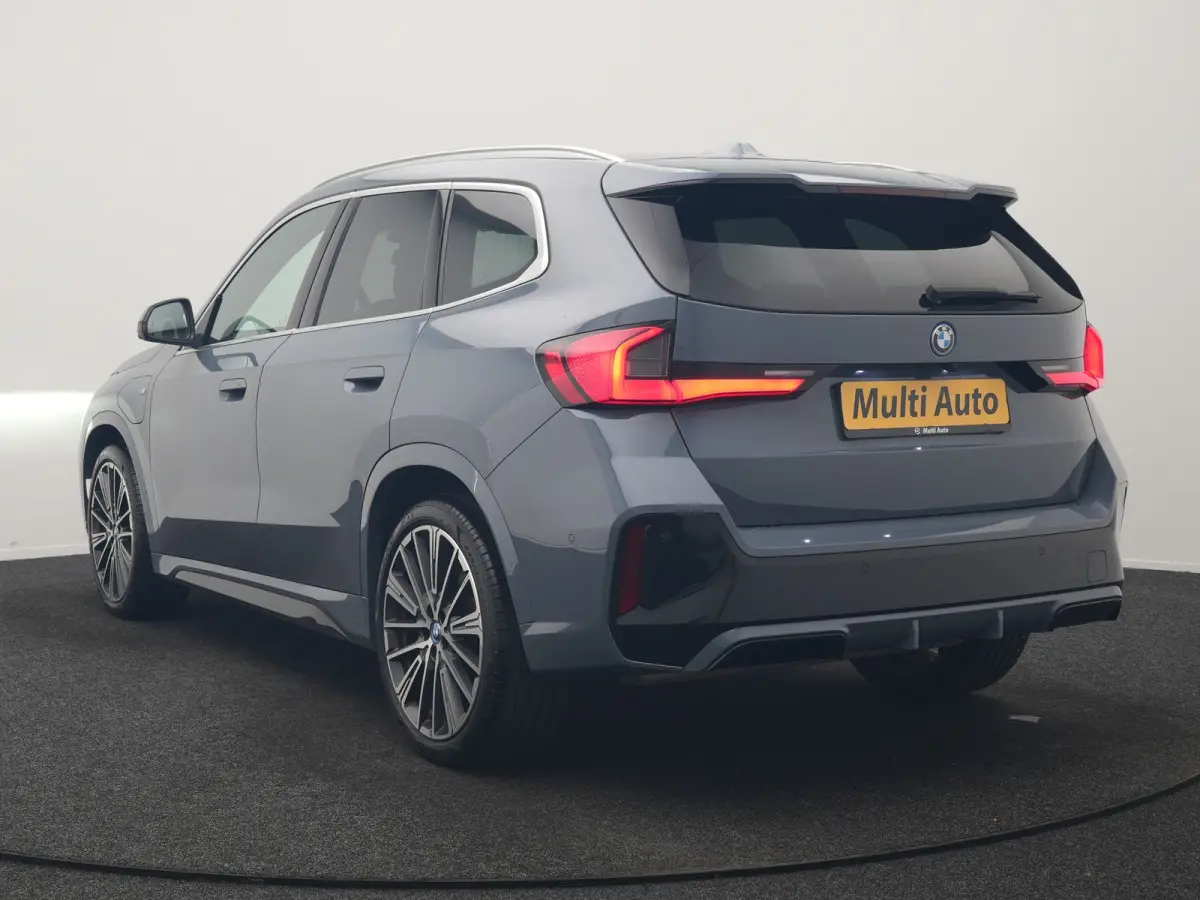 xDrive30e M Sport PHEV 326pk Dealer O.H. | Trekhaak Af Fabriek | Adaptive Cruise | Head Up | Harman / Kardon | 360 Camera | Alcantara Sportstoelen Memory & Verwarmd | Adaptief Onderstel | Sf
