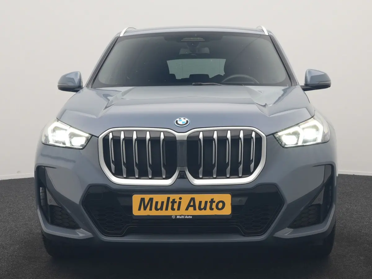 xDrive30e M Sport PHEV 326pk Dealer O.H. | Trekhaak Af Fabriek | Adaptive Cruise | Head Up | Harman / Kardon | 360 Camera | Alcantara Sportstoelen Memory & Verwarmd | Adaptief Onderstel | Sf
