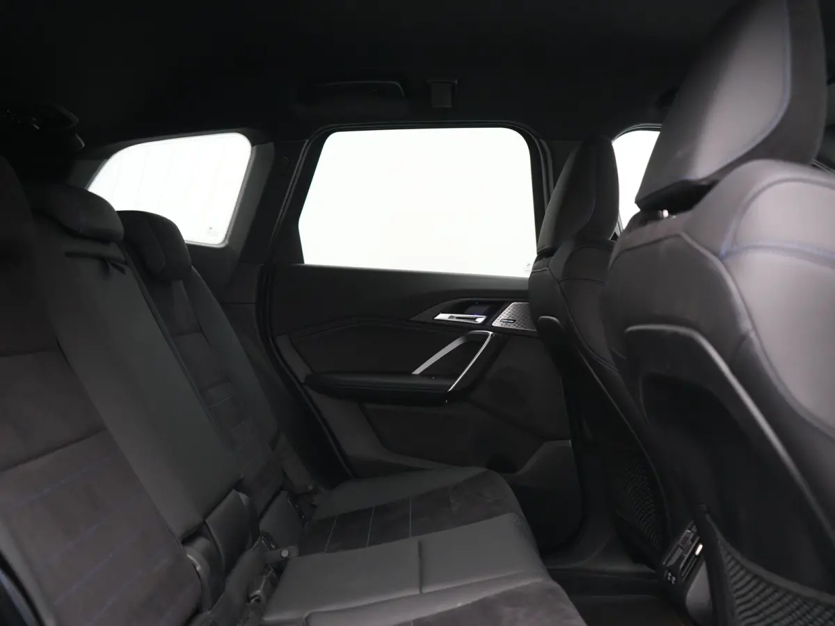 xDrive30e M Sport PHEV 326pk Dealer O.H. | Trekhaak Af Fabriek | Adaptive Cruise | Head Up | Harman / Kardon | 360 Camera | Alcantara Sportstoelen Memory & Verwarmd | Adaptief Onderstel | Sf