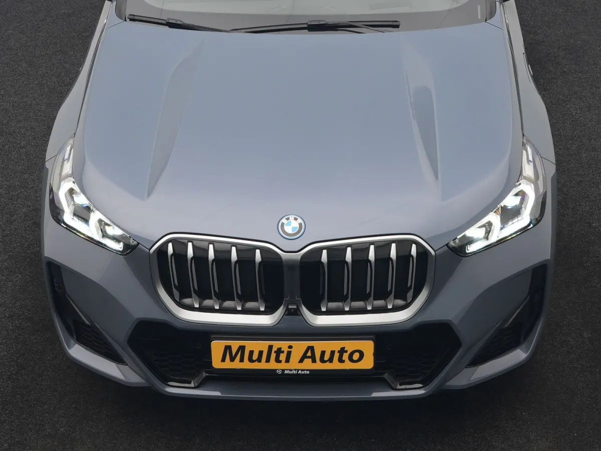 xDrive30e M Sport PHEV 326pk Dealer O.H. | Trekhaak Af Fabriek | Adaptive Cruise | Head Up | Harman / Kardon | 360 Camera | Alcantara Sportstoelen Memory & Verwarmd | Adaptief Onderstel | Sf