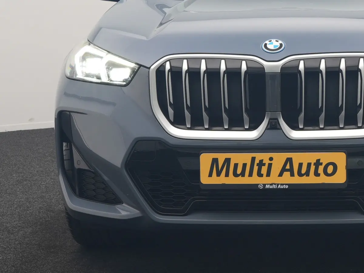 xDrive30e M Sport PHEV 326pk Dealer O.H. | Trekhaak Af Fabriek | Adaptive Cruise | Head Up | Harman / Kardon | 360 Camera | Alcantara Sportstoelen Memory & Verwarmd | Adaptief Onderstel | Sf