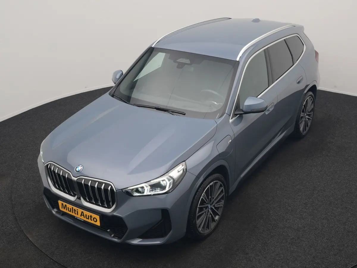 xDrive30e M Sport PHEV 326pk Dealer O.H. | Trekhaak Af Fabriek | Adaptive Cruise | Head Up | Harman / Kardon | 360 Camera | Alcantara Sportstoelen Memory & Verwarmd | Adaptief Onderstel | Sf