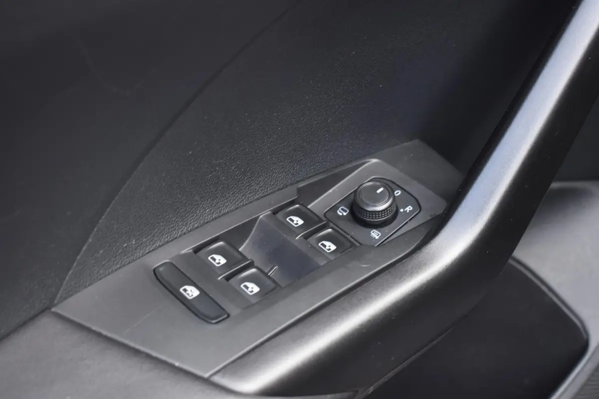 1.0 TSI Style Automaat | Carplay Navi | Stoelverwarming | Parkeercamera | 12 mnd BOVAG Garantie | Whatsapp 06-53188999
