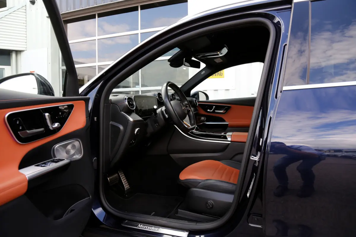 Plug in hybride 4MATIC AMG Line*Perfect MB Onderh.*Luchtvering/Elek. Trekhaak/360/ACC/Burmester/Treeplanken/Bi-Color Leder/HUDLED/DAB/Sfeer/Dodehoek/Apple Carplay-Android/Parkeersens.V+A/19 