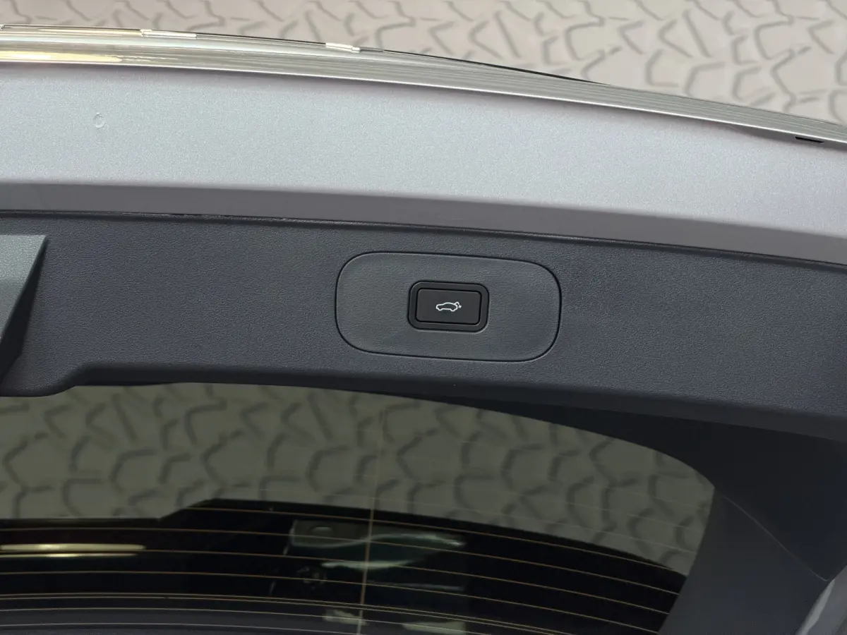 1.5 MAX+ PHEV LONG RANGE BRUIN LEER 29,8 KWH | 136km WLTP | PANORAMADAK | MASSAGE /STOEL/VERW/KOELING Geely Wijchen